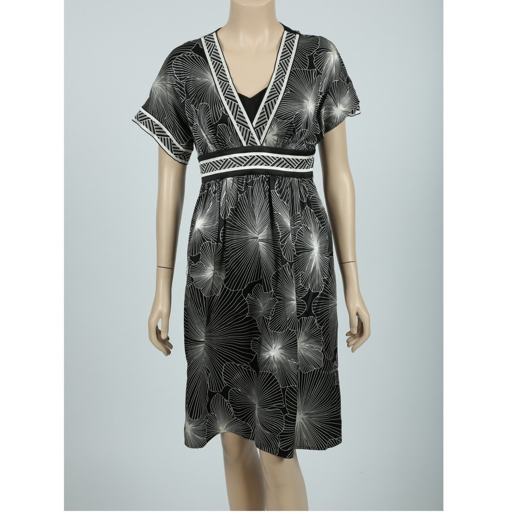 BCBG Max Azria Black White Floral Silk Blend V-Neck Empire Waist Dress XS
